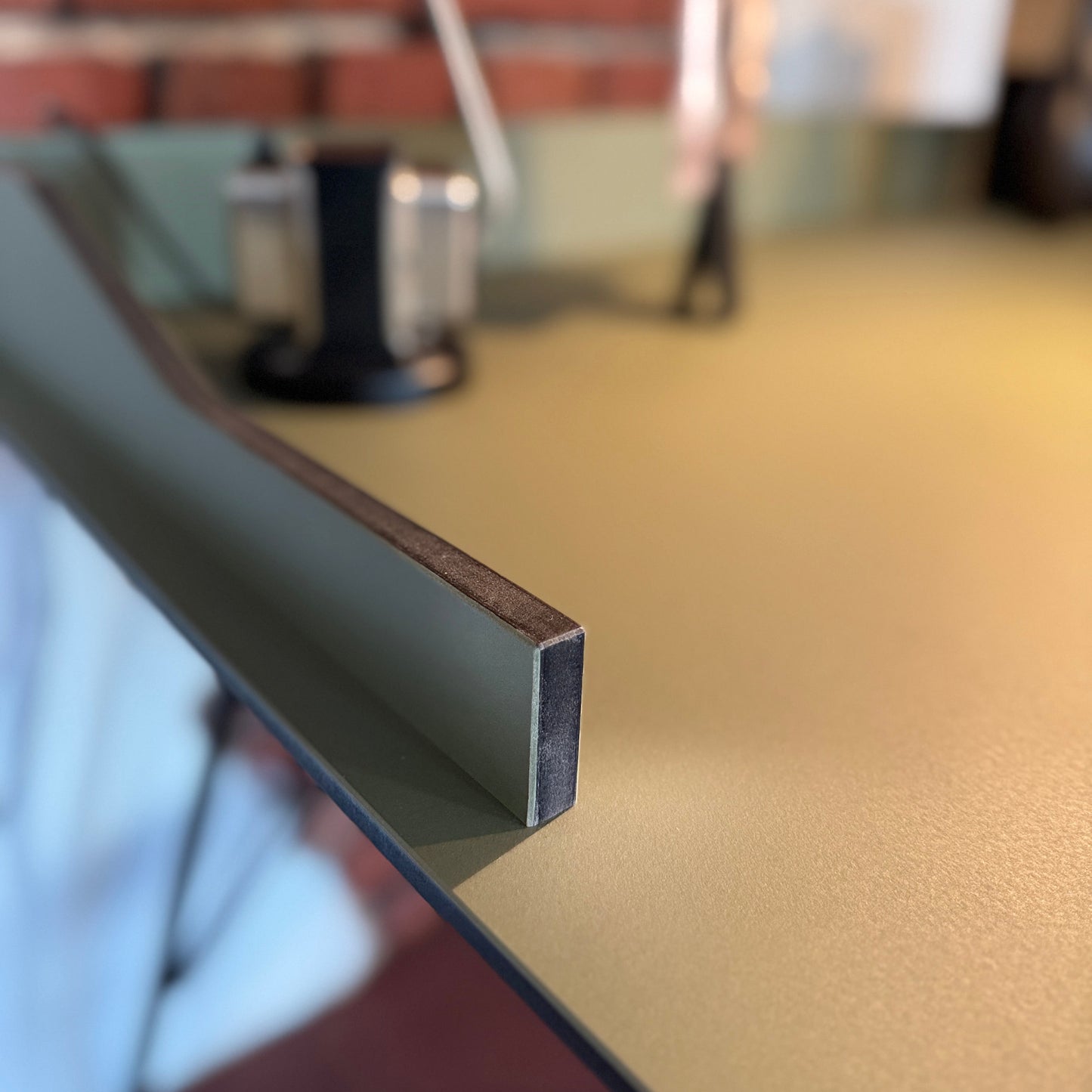 derSekretär Linolium/ MDF schwarz durchgefäbt